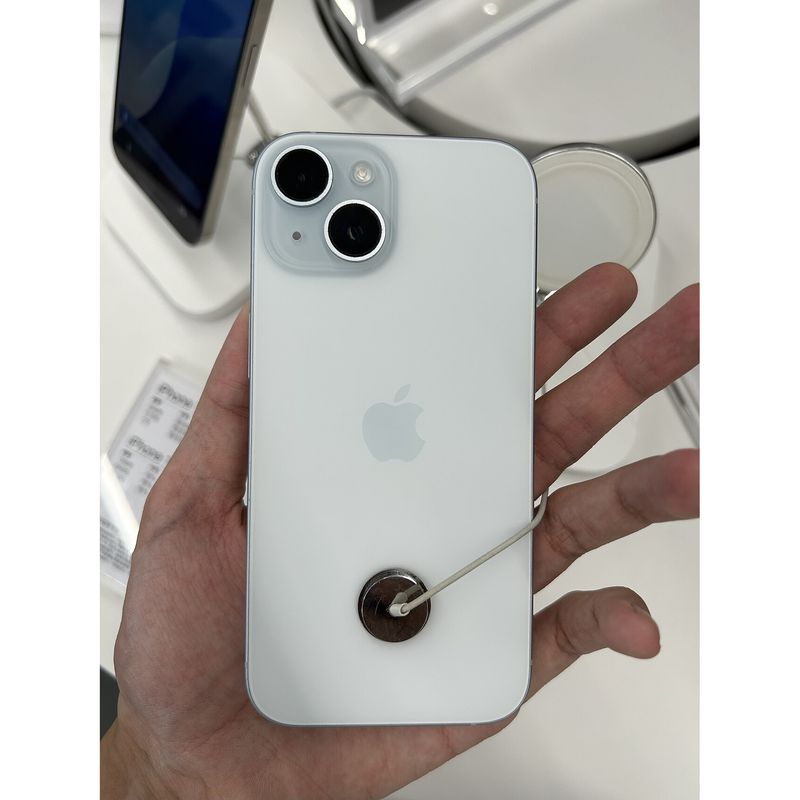 iPhone 15 128 Go – Neuf ouvert – photo du modèle (illustration non contractuelle), identique pour toutes les capacités et tous les états