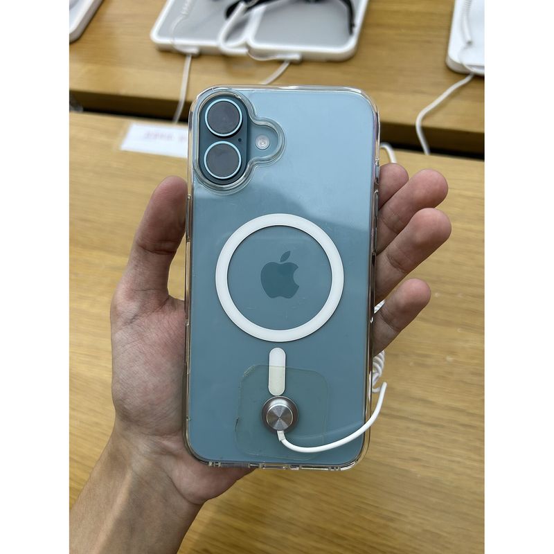 iPhone 16 Plus 128 Go – Neuf ouvert – photo du modèle (illustration non contractuelle), identique pour toutes les capacités et tous les états