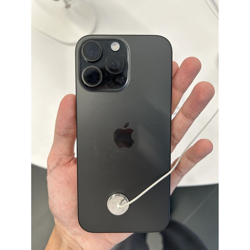 iPhone 16 Pro Max 256 Go – Neuf ouvert – photo du modèle (illustration non contractuelle), identique pour toutes les capacités et tous les états