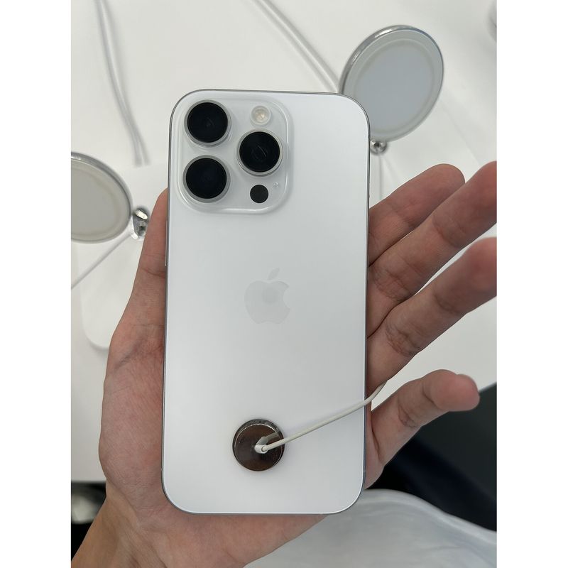 iPhone 16 Pro 128 Go – Neuf ouvert – photo du modèle (illustration non contractuelle), identique pour toutes les capacités et tous les états