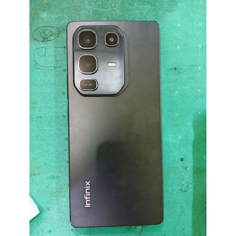 Infinix Note 50 Pro 256 Go / 8 Go RAM – Neuf ouvert – photo du modèle (illustration non contractuelle), identique pour toutes les capacités et tous les états
