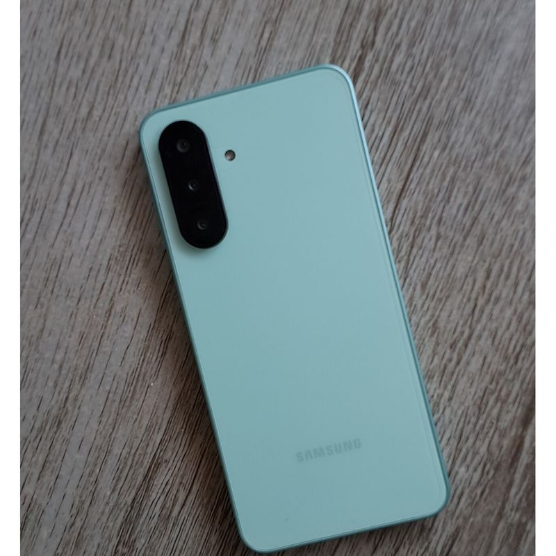 Samsung Galaxy A26 128 Go / 6 Go RAM – Neuf ouvert – photo du modèle (illustration non contractuelle), identique pour toutes les capacités et tous les états