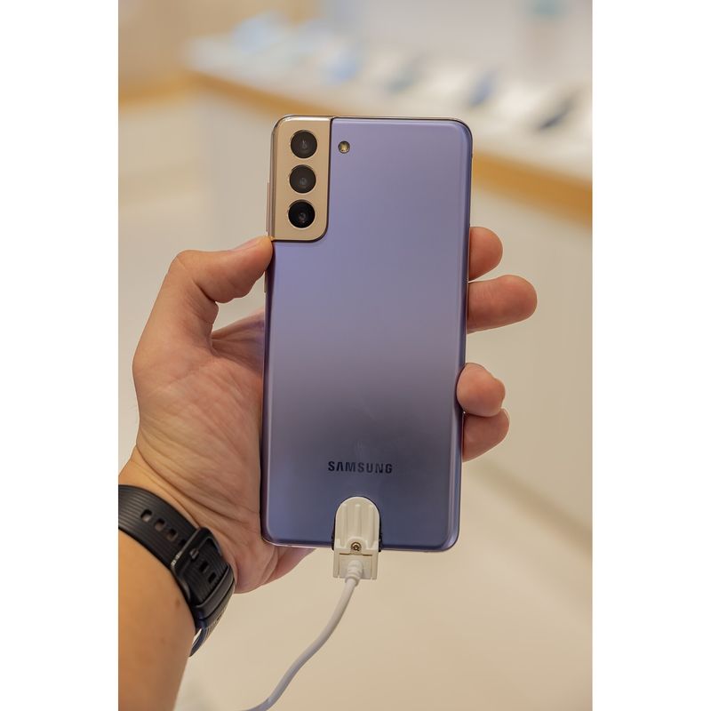 Samsung Galaxy S21 Plus 5G 128 Go / 8 Go RAM – Neuf ouvert – photo du modèle (illustration non contractuelle), identique pour toutes les capacités et tous les états