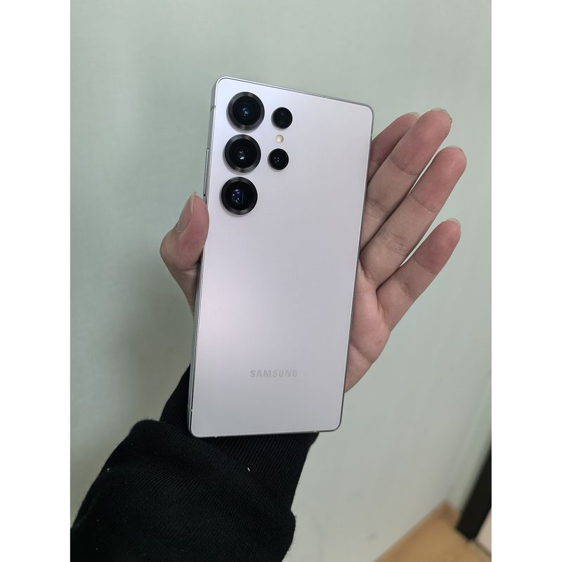 Samsung Galaxy S25 Ultra 512 Go / 12 Go RAM – Occasion importée (trait sur la caméra) – photo du modèle (illustration non contractuelle), identique pour toutes les capacités et tous les états